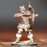 Fertig ausgedruckte und bemalte Heroforge-Figur eines Bogenschützen