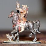 Fertig ausgedruckte und bemalte Heroforge-Figur eines Reiters mit Falken auf dem Arm und Katze am Boden